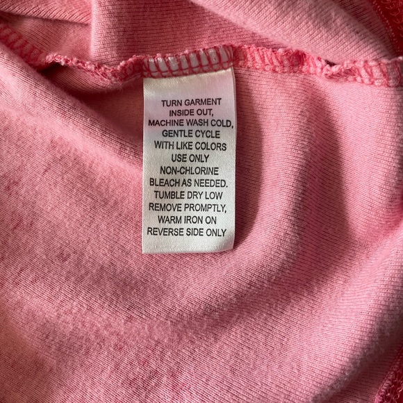 TeeCo Large (Junior) V-neck Tee Pink Y2K-Inspired Paisley GUC - Picture 6 of 6